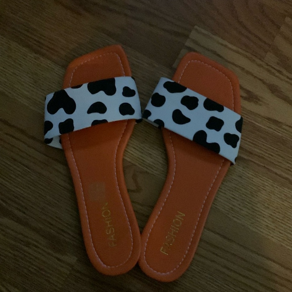 Cute women’s sandals size 11.5, white and black.
